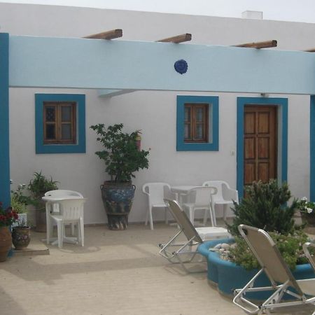 Theodora Aparthotel Makrýgialos Exteriör bild