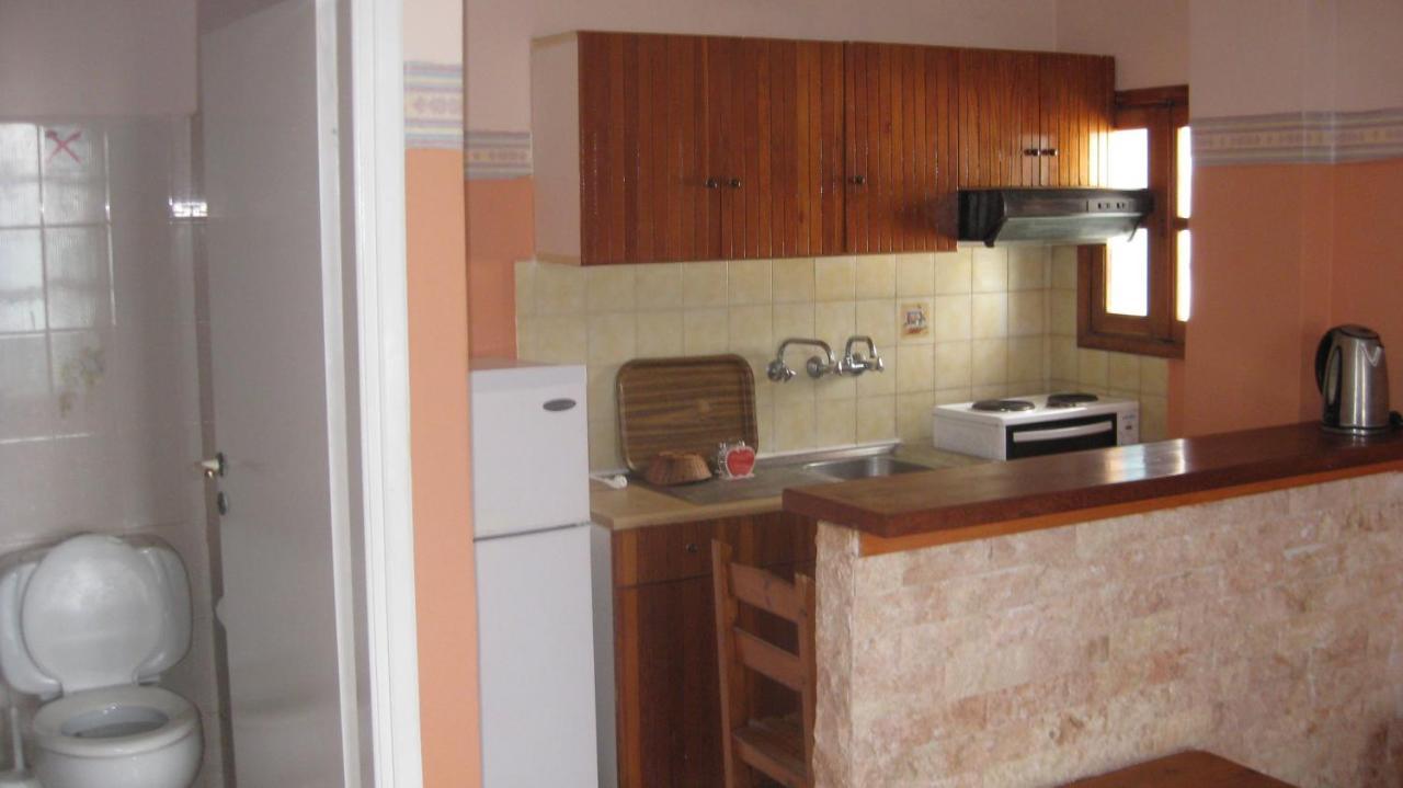 Theodora Aparthotel Makrýgialos Exteriör bild