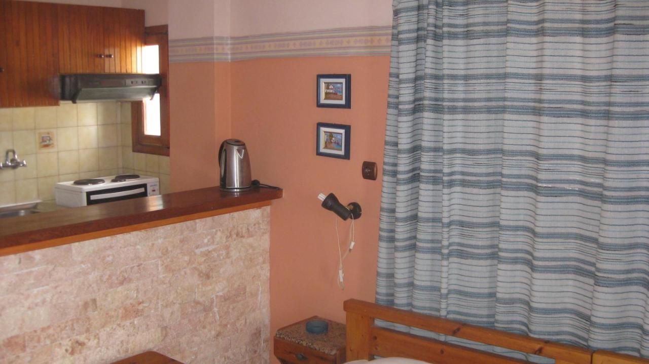 Theodora Aparthotel Makrýgialos Exteriör bild